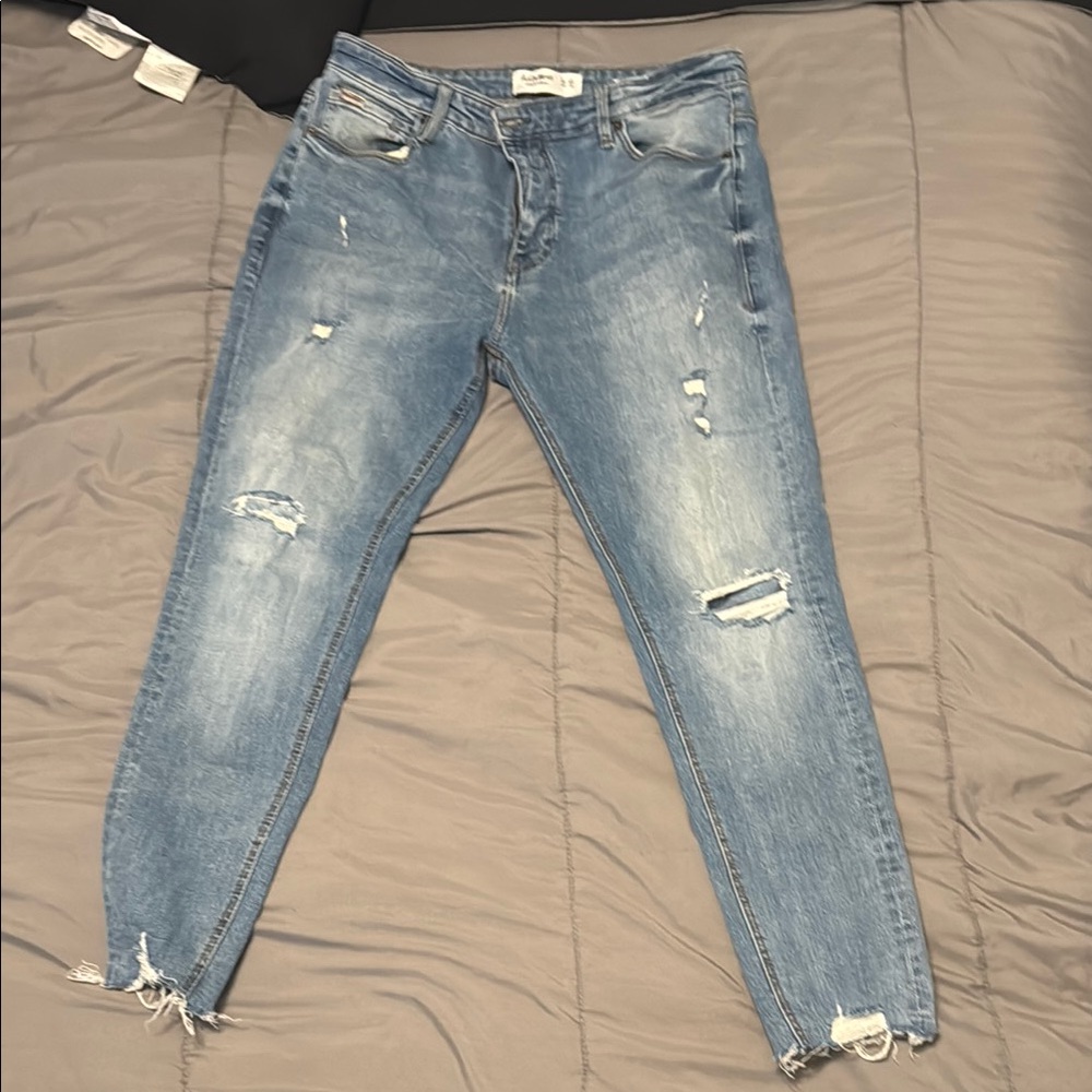 Pull & Bear Men’s Blue Distressed Carrot Top Jeans